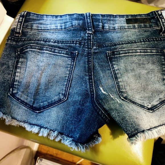 SHORTS - Picture 2 of 3